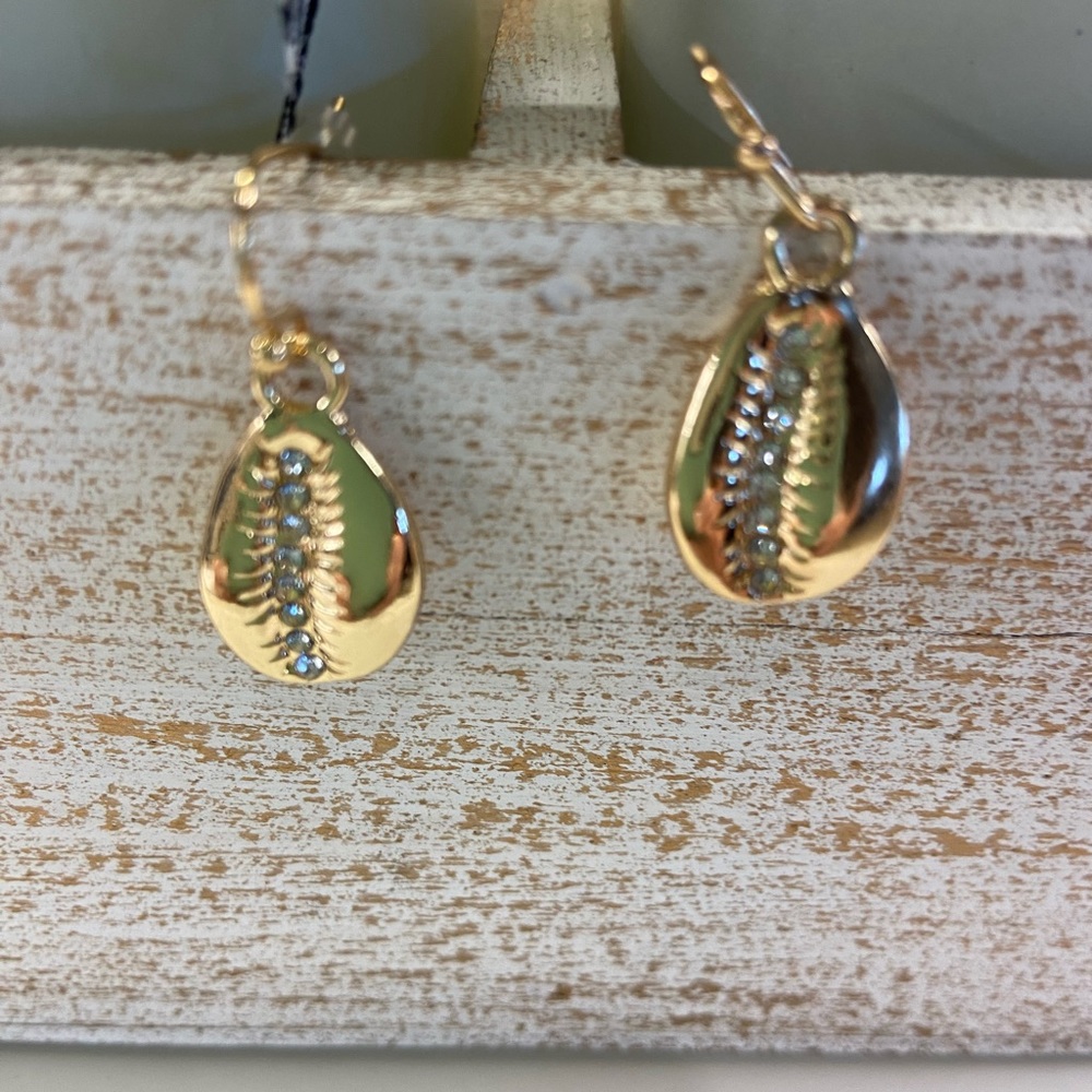 Shell goldtone earrings